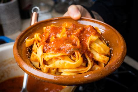  香噴噴的Ragù alla Napoletana：濃郁肉香與番茄酸甜交織的義大利經典！